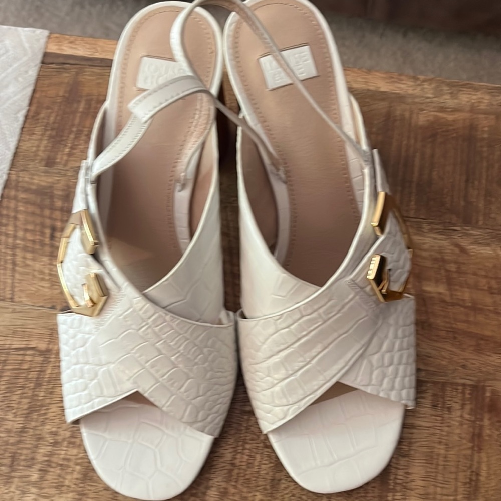 Louise et CIE women’s white sandals!  Size 10M 42.  Never worn!